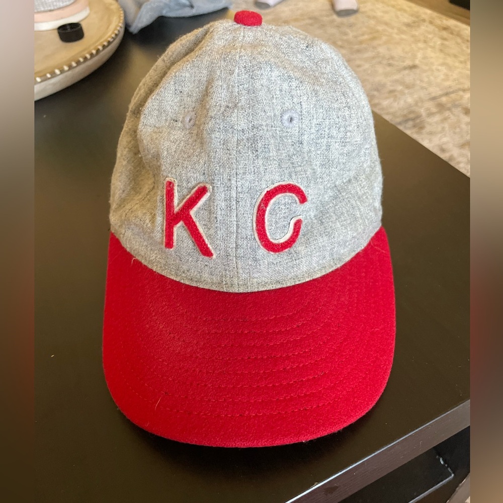 Men’s Gray and Red Baldwin hat